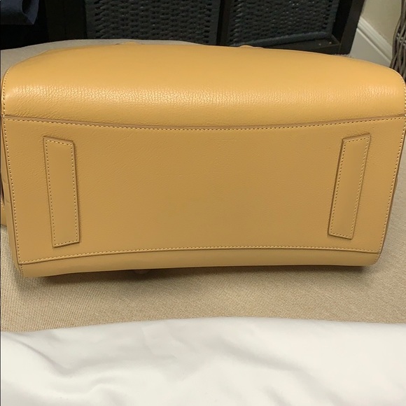 Givenchy Antigona Leather medium Satchel - Picture 8 of 8